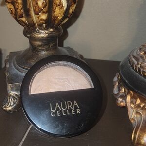 Laura Geller Illuminating Powder Foundation - Light
